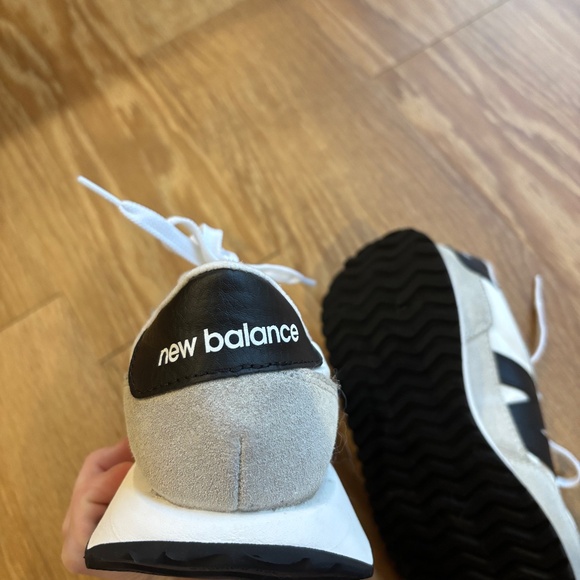 Women’s size 6.5 new balance sneakers - Picture 7 of 7